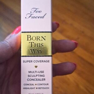 Too Faced Born This Way Concealor